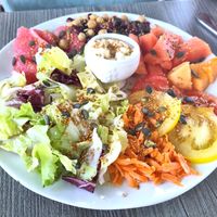 Vegan salad at Ô Marronnier de Nadaillac in Nadaillac