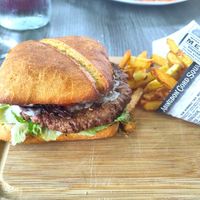 Vegan burger at Ô Marronnier de Nadaillac in Nadaillac