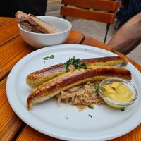 Bratwolurst, Sauerkraut und Brot oder Bratkartoffeln und ein frisch gezapftes Bier oder eine schöne Schorle dazu at Weinstube Eulenspiegel in Speyer