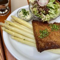 Sojaschnitzel, Spargel & Salat  at Weinstube Eulenspiegel in Speyer