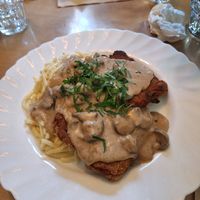 Das Jäger*innenschnitzel mit Spätzle war so unglaublich lecker 😍🌱 at Weinstube Eulenspiegel in Speyer