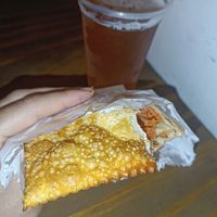 Cerveja artesanal (IPA) e pastel frito de pizza.  at Janaíno Vegan Bar in Curitiba