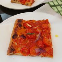 Cherry tomato pizza at Aqui na Mata - Padaria Artesanal Vegana in Curitiba