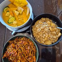 Curry laksa $15: v.nice +creamy, not spicy; Thai fried rice (chikn+ pineapple) $15: v.good, not spicy; Mee goreng $15: quite spicy, has char siu and tofu, could do w/bit more salt at Ren Dao Asian Vegetarian in Elsternwick