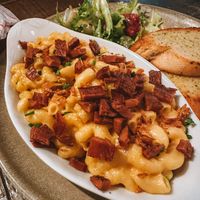 Mac & cheese (service with garlic bread!)  at Rabbit Food @ Meadows Tap in Edinburgh