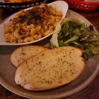 Signature Mac & Cheese with Garlic Bread at Rabbit Food @ Meadows Tap in Edinburgh