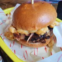 Mac and cheeseburger at Rabbit Food @ Meadows Tap in Edinburgh