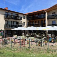 There is an outside terrace  at Lagūna Restaurant-Terasa in Palanga