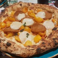 Pizza diavolo with "salami" at Assaje in Udine