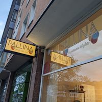 outside at PALLINA Gelato in Frankfurt