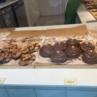 Vegan cinnamon rolls (left) at SALT IN CAKE in Madrid