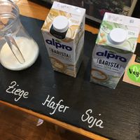 Milchalternativen Soja und Hafer  at Krewelshof Eifel in Mechernich