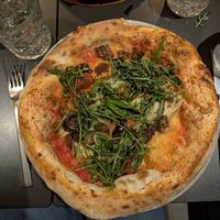 Margherita with vegan cheese, aubergine, artichoke and rocket at Turonda in Ortisei