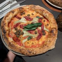 Margherita with vegan cheese, confit tomatoes, olives and artichoke at Turonda in Ortisei