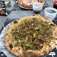 Pizza mit viel Zucchini  at Lievita 72 in Gallipoli