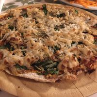 pizza vegana con opción de queso de arroz at La Almuzara in Segovia