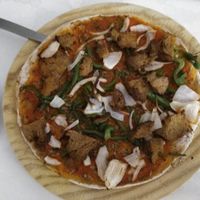 Pizza de seitán, pimiento y cebolla (no tenían queso vegano en esta ocasión) at La Almuzara in Segovia