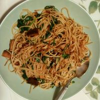 Espaguetis con espinacas y tofu. Vegan. at La Almuzara in Segovia