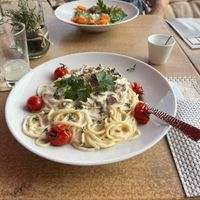 Nudeln mit veganer Pfifferling-Rahmsoße  at Glüxxklee in Kalkar