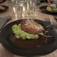 Erbsenpüree und Kohlrabischnitzel (Teil eines veganen 6-Gang Menüs)  at Glüxxklee in Kalkar