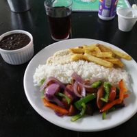 Leitura vegana do Churrasco Misto com feijão, farofa, arroz e batata frita at Zé Vegano in Rio De Janeiro