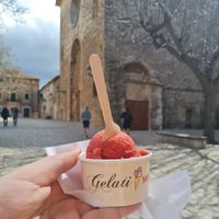 Vegan strawberry sorbet at Gelati Mossa in Valldemossa