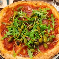Pizza with capers and rucola at Nonno Leo in La Rochelle
