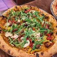 Pizza Nonno Leo with red pesto, olives, mushrooms, peppers and rucola at Nonno Leo in La Rochelle