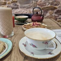 Thé bleu, smoothie du sportif et tarte pêche at Ephéméride in Sare