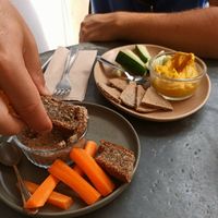 Rillette de châtaignes avec pain maison et houmous au curcuma avec des blinis au sarrasin at Ephéméride in Sare