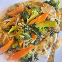Fusion Spice Noodles with Soy Pepper Steak at VeStation Urban Organic Kitchen in Sherman Oaks