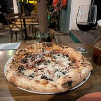 Mushroom and sundried tomato pizza at Archipielago Pizza in Guadalajara
