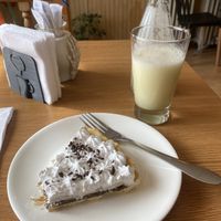 Banofee con jugo de piña ♥️♥️♥️  at Be Happy Café in Punta Arenas