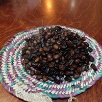 Geroosterde koffiebonen at Vegan Africa in Gouda