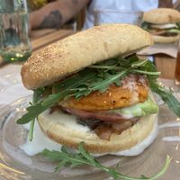 Hamburguesa vegana de boniato  at Hostal de l'Aigua in Sant Llorenc De La Muga