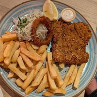 Vegan schnitzel with fries at Webster Brauhaus in Duisburg