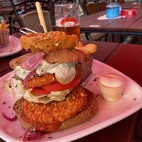 Doppelkross „Chick'n“Burger (auf Basis von Weizenprotein)   at Webster Brauhaus in Duisburg