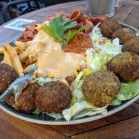 Falafel und vegane döner Teller at Greencity Mr. Döner in Freiburg