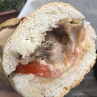 Baguette funghi, hummus, pomodori   at Il Crudo in Pisa