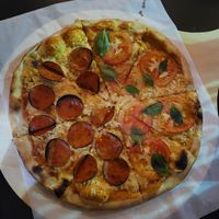 pizza de pepperoni e marguerita #Veganuary at Juana Vegan in Campinas