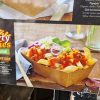 'Veggie fries with onion, lettuce and basil' at Casa Patata in Bruges