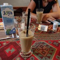 Soja-Eiskaffee mit selbst mitgebrachter Sojamilch. at Kaldrma in Podgorica