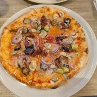 Vege pizza with vegan cheese at PizzaPizza in Odense