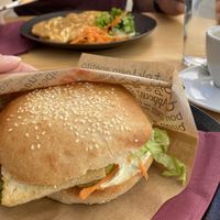 Tofu Sandwich (vegan) und Omelet mit Gemüse (vegetarisch)  at Do Ručak in Sibenik