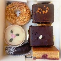 Cakes-in-a-box at Tres Semillas in Alicante