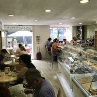 Delighted to see it’s buzzing!! 💓 at Tres Semillas in Alicante