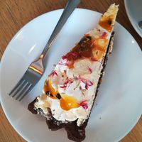 Vegan mango maracuja tart at Miau Grau in Warsaw