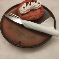 Donut de frambuesas (relleno de chocolate) at Santa Vegana in Barcelona