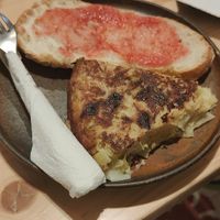 Tortilla de patatas con puerro at Santa Vegana in Barcelona