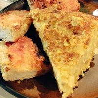 Tortilha de cebola e batata 🤤 at Santa Vegana in Barcelona